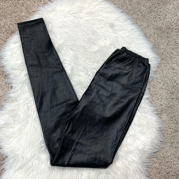 Wilfred Free Daria Vegan Leather Black Leggings - Picture 4 of 7